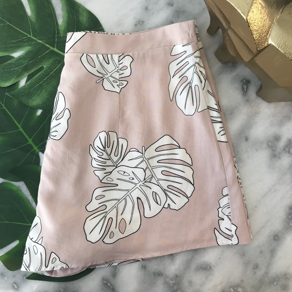 Tobi Addy Blush Palm Print Shorts